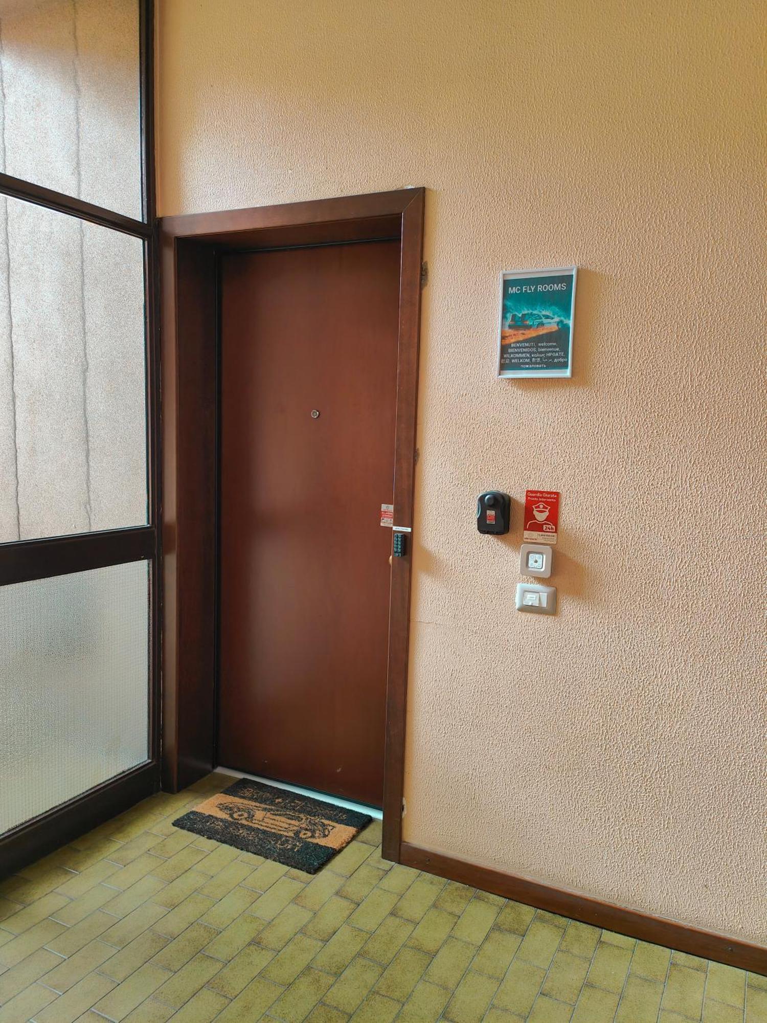 Mc Fly Rooms Malpensa Airport Галларате Экстерьер фото